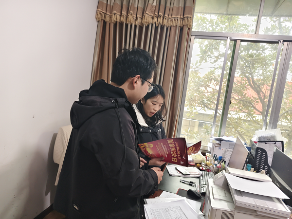 科技賦能法治，服務(wù)惠企便民——雙清區(qū)科工信局開展2025年‘政務(wù)公開主題日’暨‘12·4’國家憲法日系列宣傳活動(dòng)